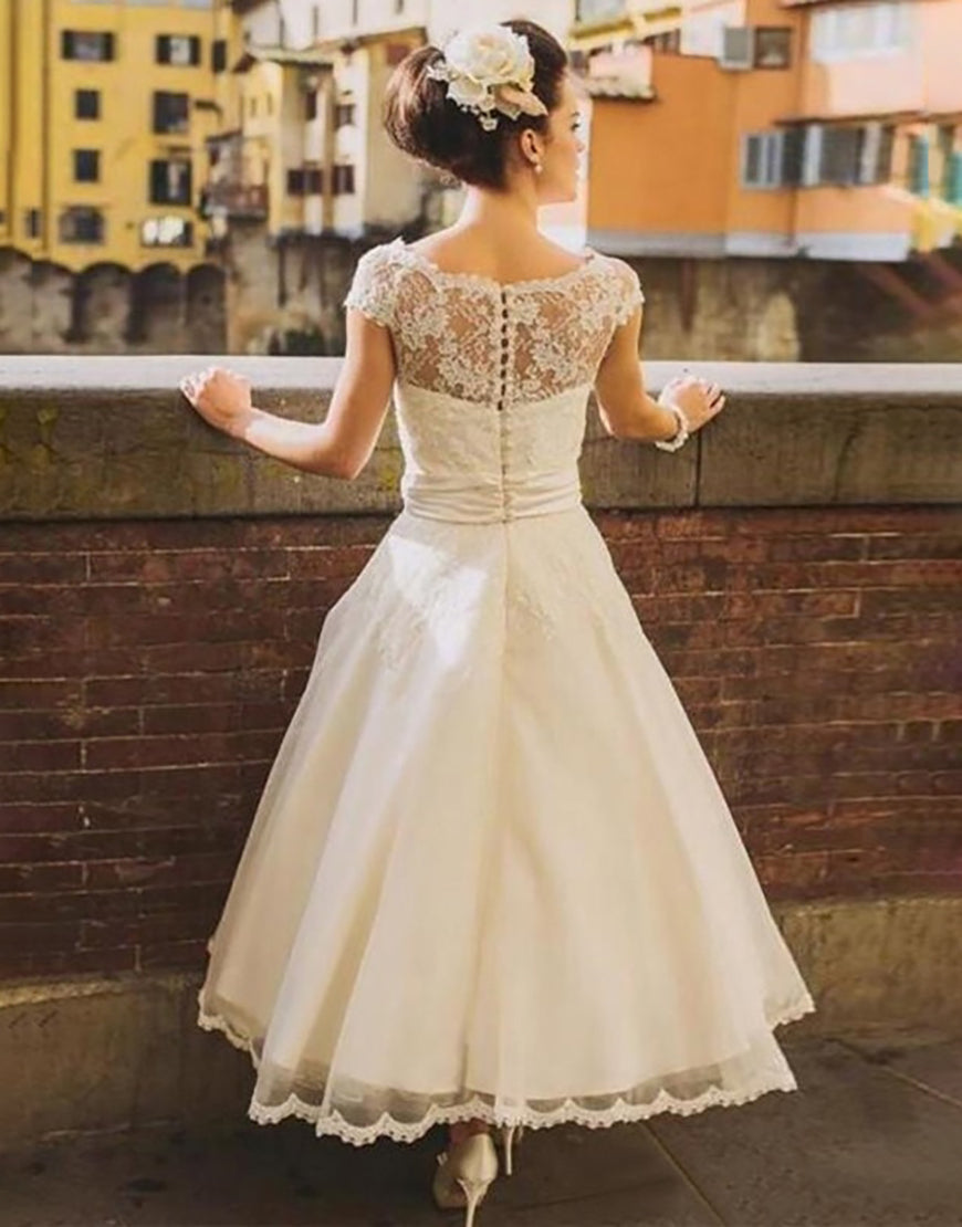Luolandi A Line Short Sleeves Ivory Flower Lace Bridal Dress Wedding Dresses